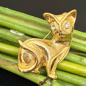 Vintage Unsigned Gold-tone Clear Rhinestones Eyes Small Cat Brooch 11g.